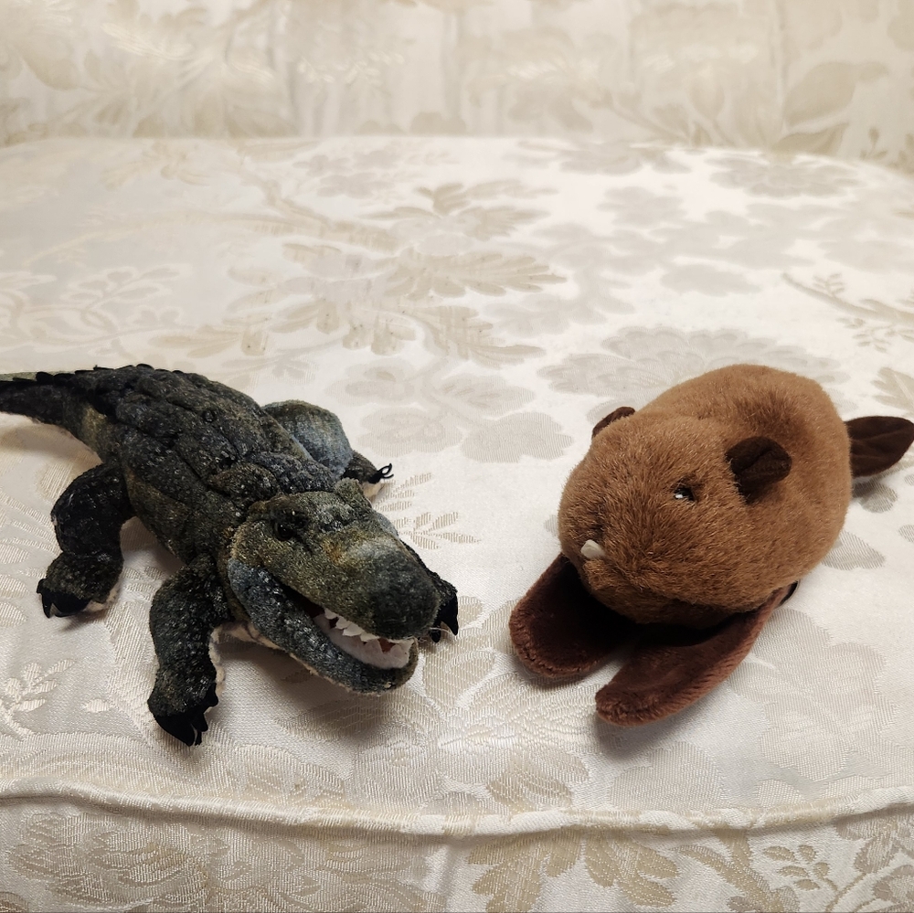 Folkmanis Mini Alligator Finger Puppet & Mary Meyer Beaver Finger Puppet